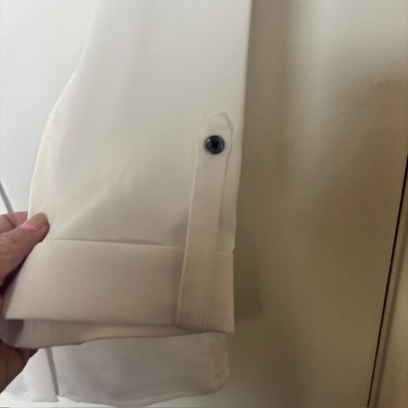 Tahari 3/4 Sleeve Blouse - Size Large - Picture 4 of 6